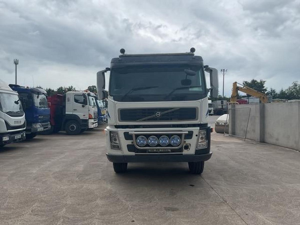 Used 2006 Volvo FM400 8x4 Tipper