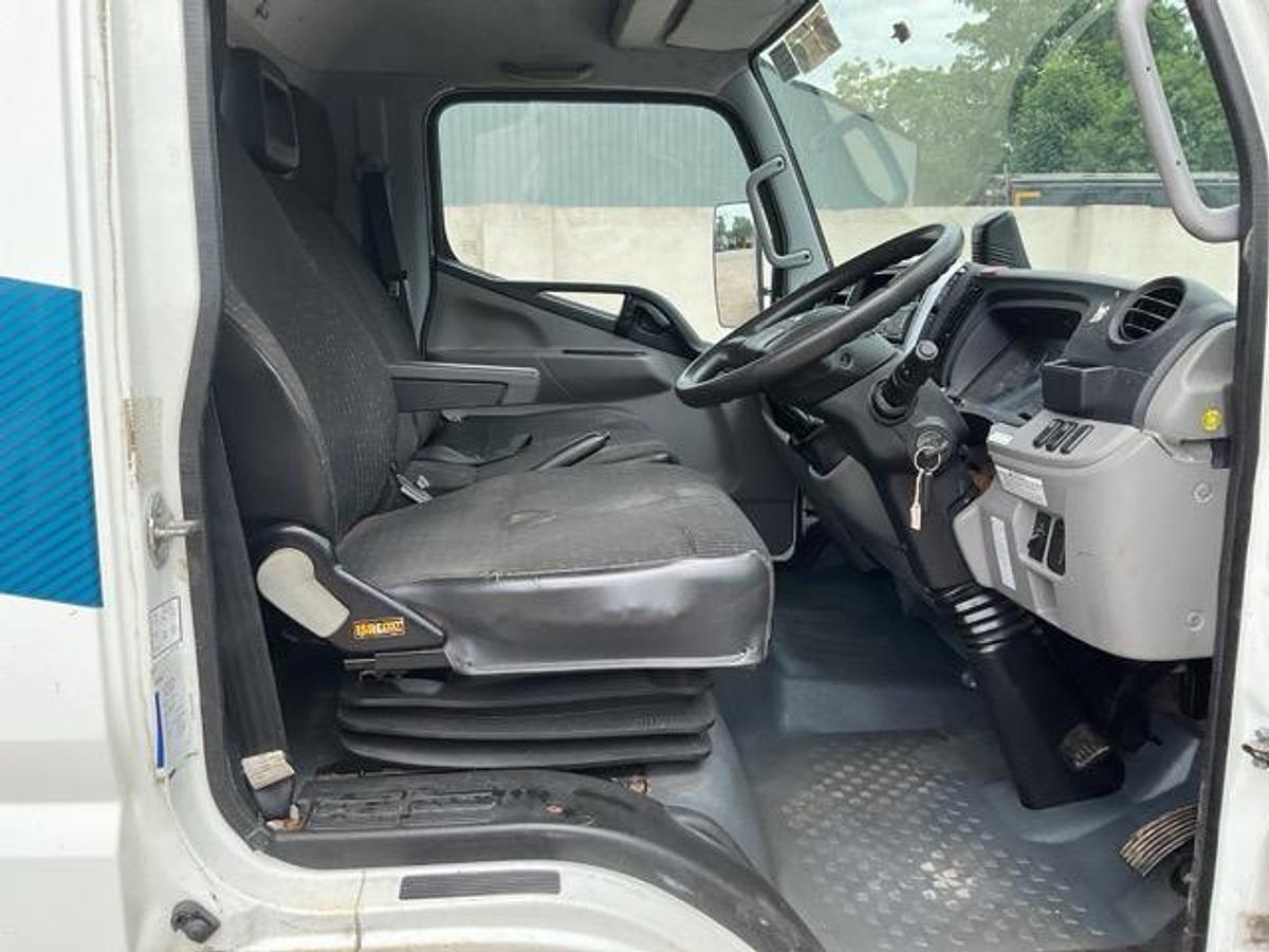 Used 2017 Mitsubishi Canter 4x2 Fuel Bouser