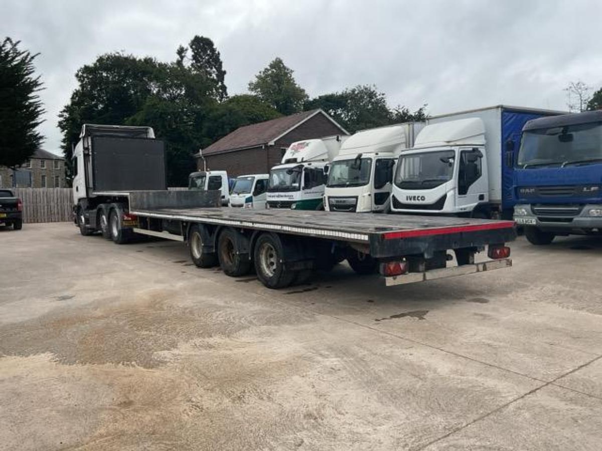 Used 2017 Cartwright Tri Axle Stepframe Flatbed