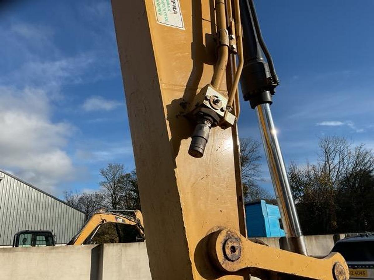 Used 2019 CAT 320 Tracked Excavator