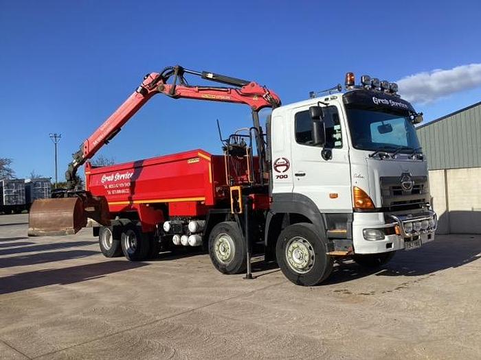 Used 2013 Hino 700 Series 8x4 Tipper Grab