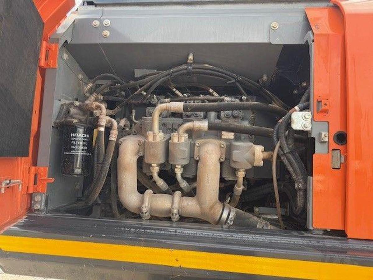 Used 2018 Hitachi ZX350LC-6 Tracke Excavator