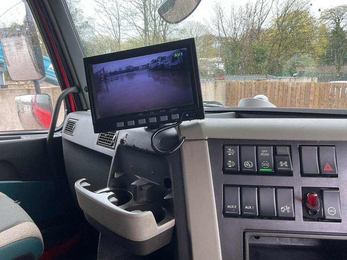 Used 2018 Volvo FM410 8X4 TIPPER GRAB
