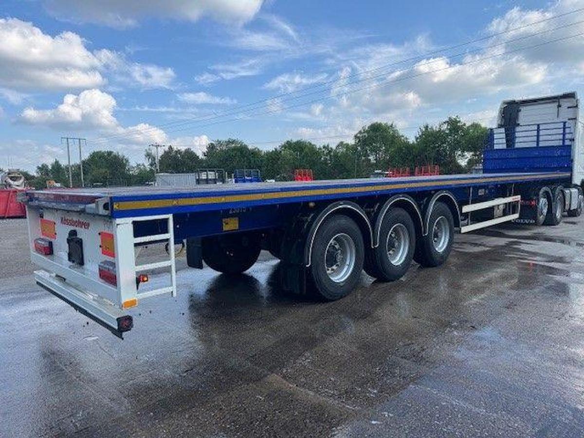 Used 2022 Kassbohrer Tri Axle Flat Trailer
