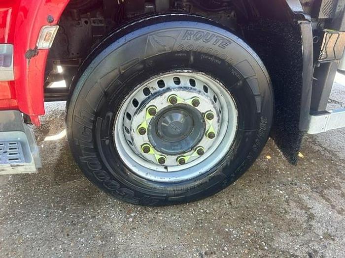 Used 2015 DAF CF370 6x2 Rearlift Flatbed With Crane