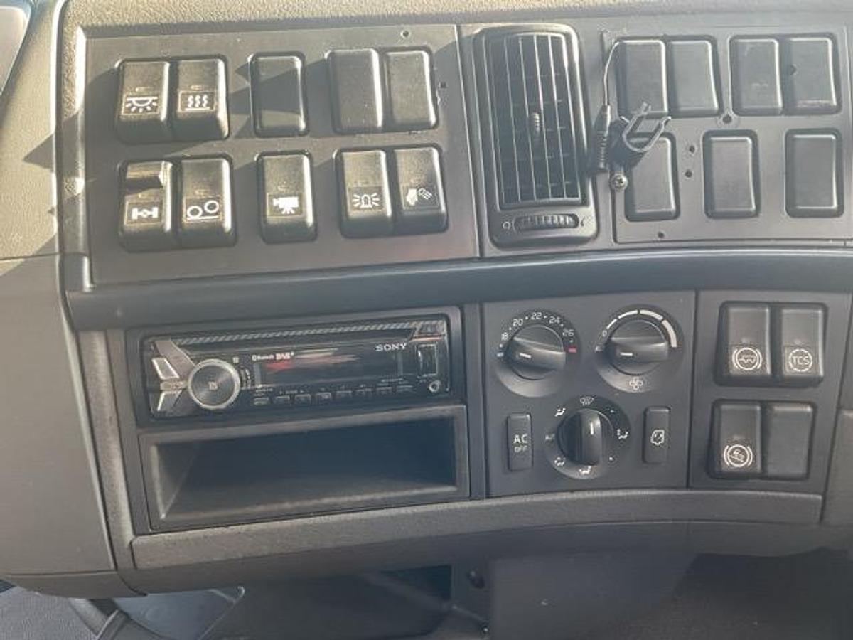 Used 2007 Volvo FH480 6x2 Twin Wheel Tag Axle