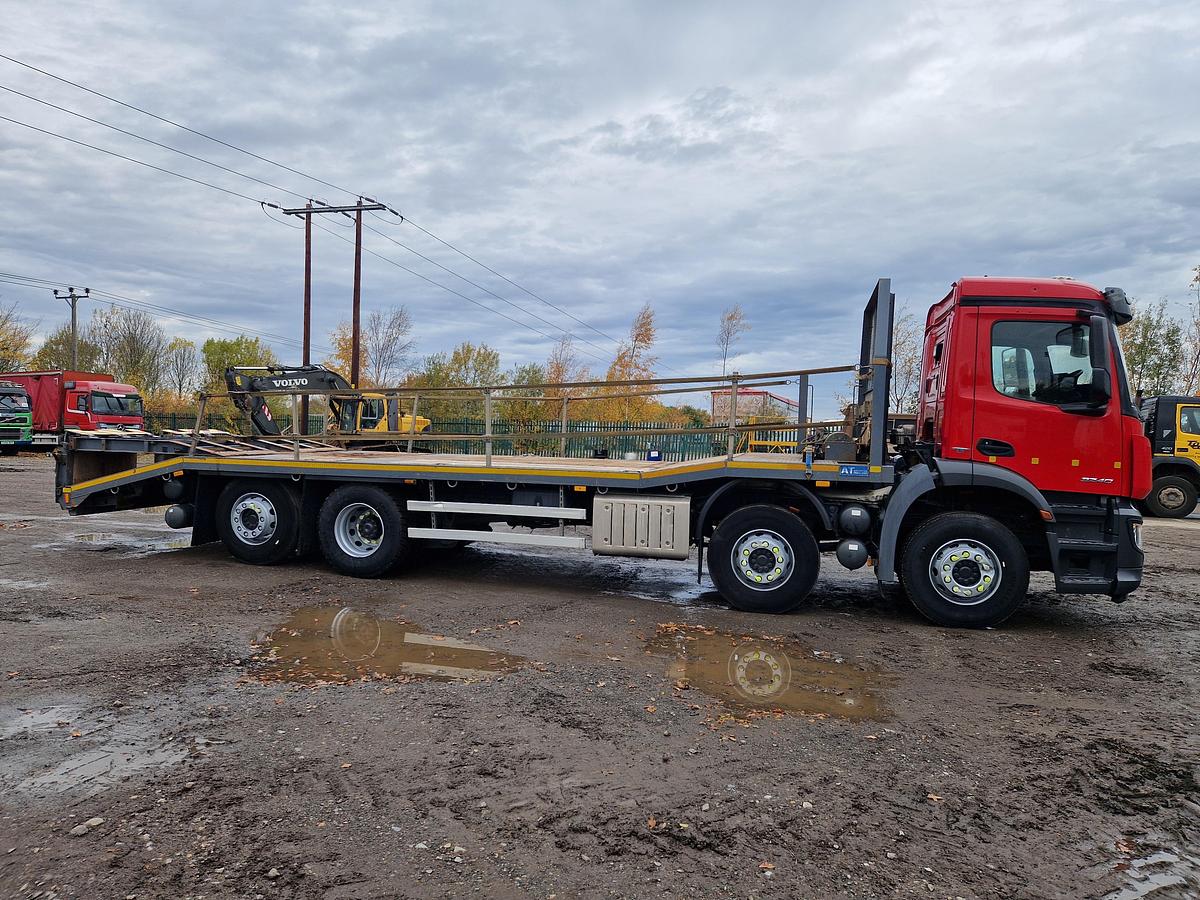 Used 2018 (18) Mercedes Arocs 3240 8x2 Rearlift Beavertail