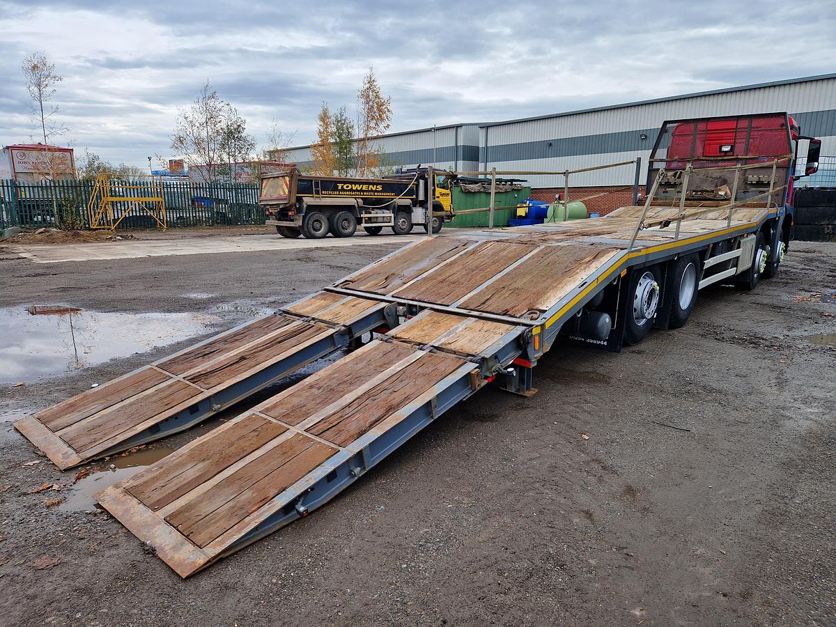 Used 2018 (18) Mercedes Arocs 3240 8x2 Rearlift Beavertail