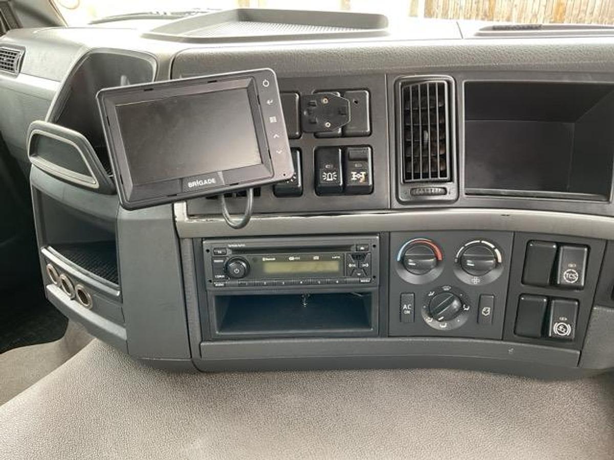 Used 2013 (13) Volvo FM380 8x4 Hookloader