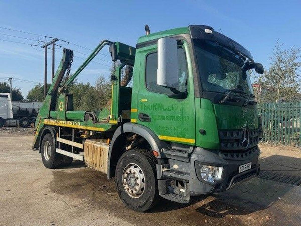 Used 2018 (68) Mercedes Arocs 1824 4x2 18T Skiploader