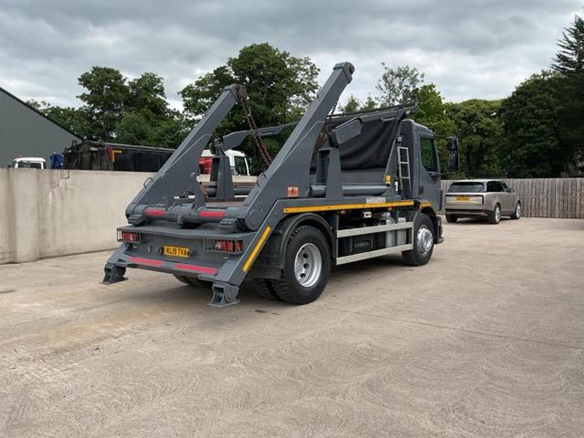 Used 2019 Volvo FL250 4x2 Skiploader