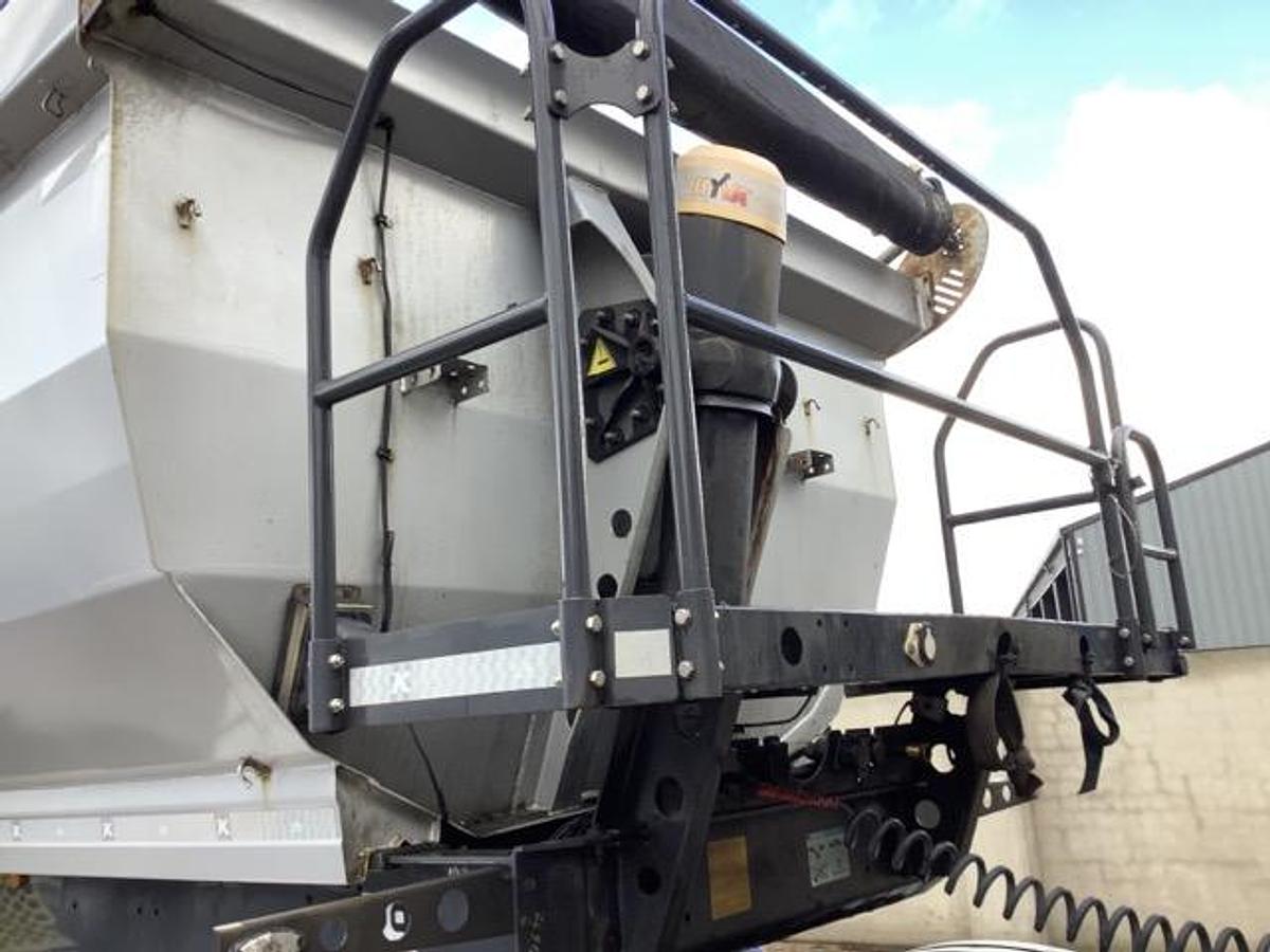 Used 2019 Kassbohrer Tri Axle Agri Steel Tipping Trailer