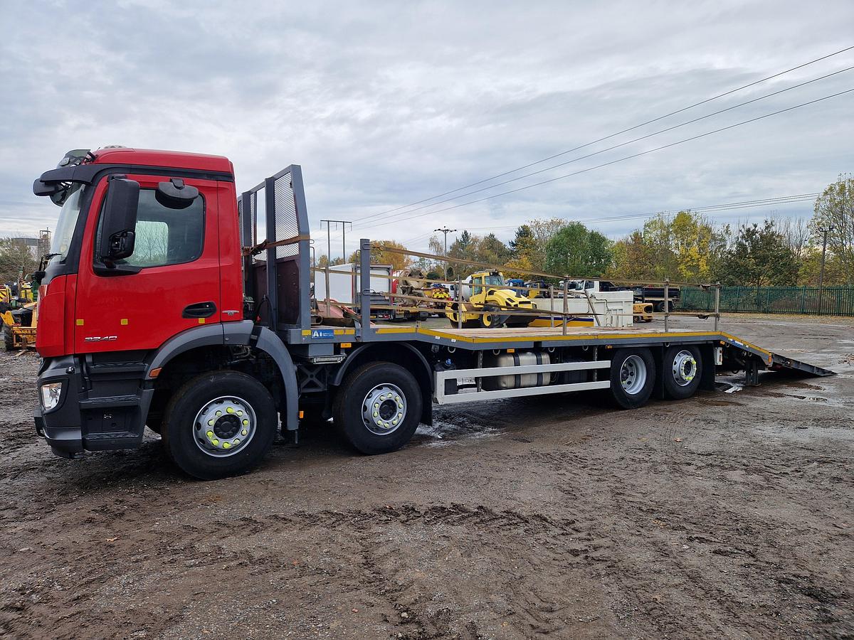 Used 2018 (18) Mercedes Arocs 3240 8x2 Rearlift Beavertail