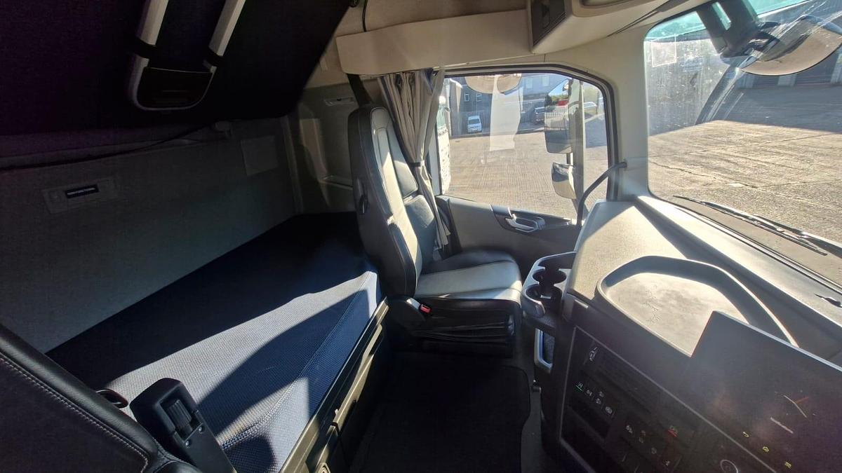 Used 2022 Volvo FH500 6x2 Unit