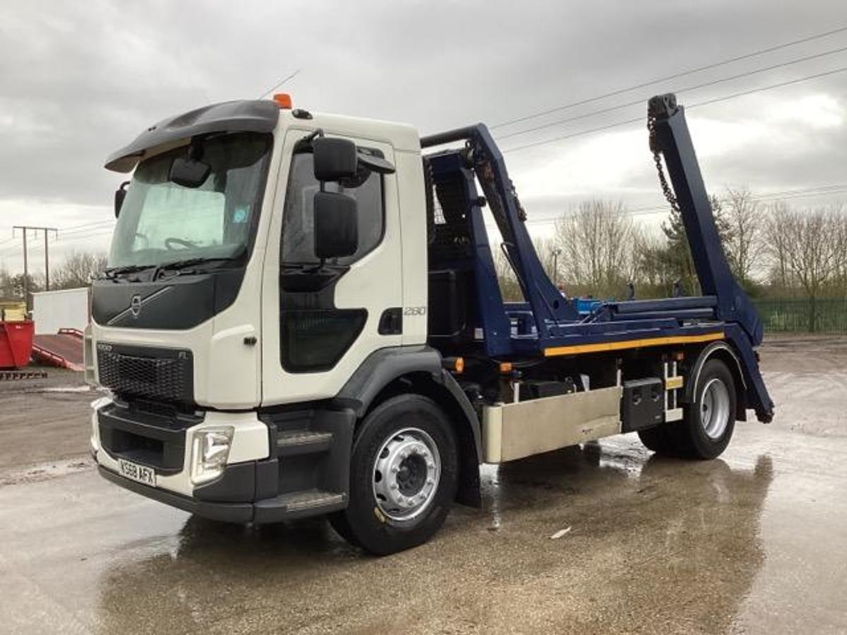 Used 2018 (68) Volvo FL280 4x2 18T Skiploader