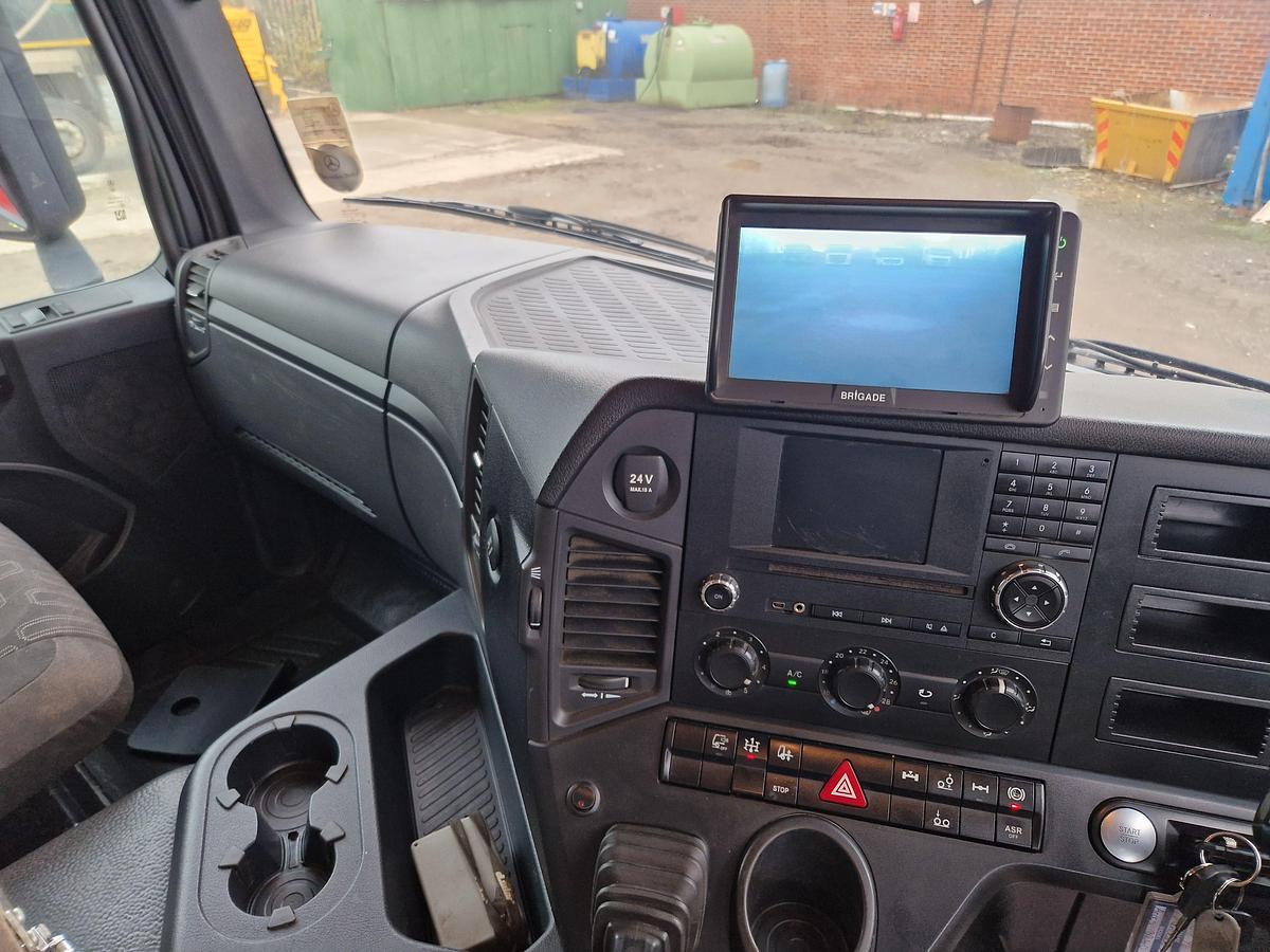 Used 2018 (18) Mercedes Arocs 3240 8x2 Rearlift Beavertail