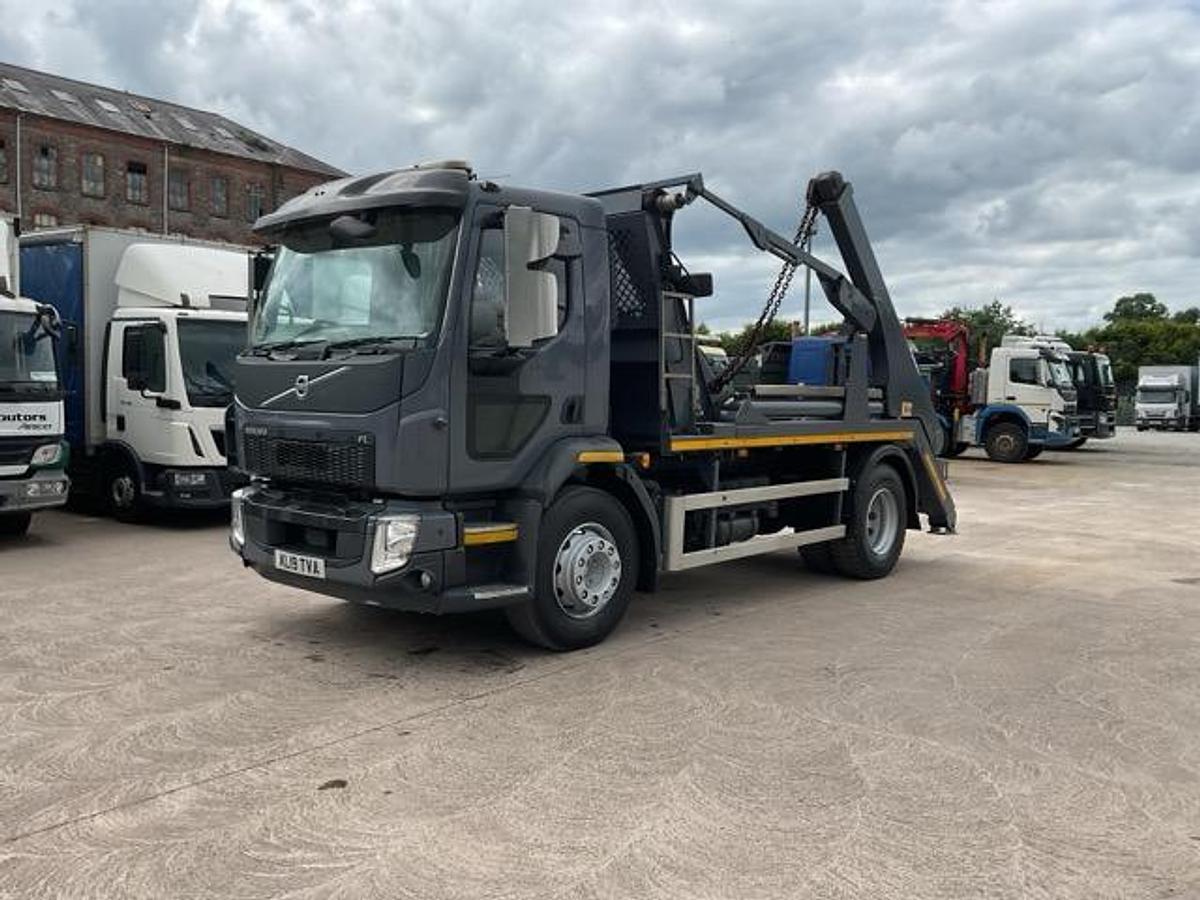 Used 2019 Volvo FL250 4x2 Skiploader
