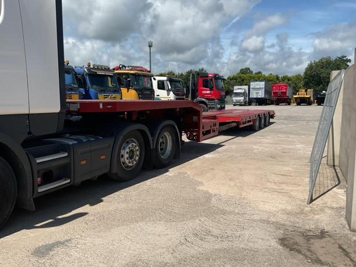 Used 2008 King MTSE Triaxle Stepframe Extendable Trailer