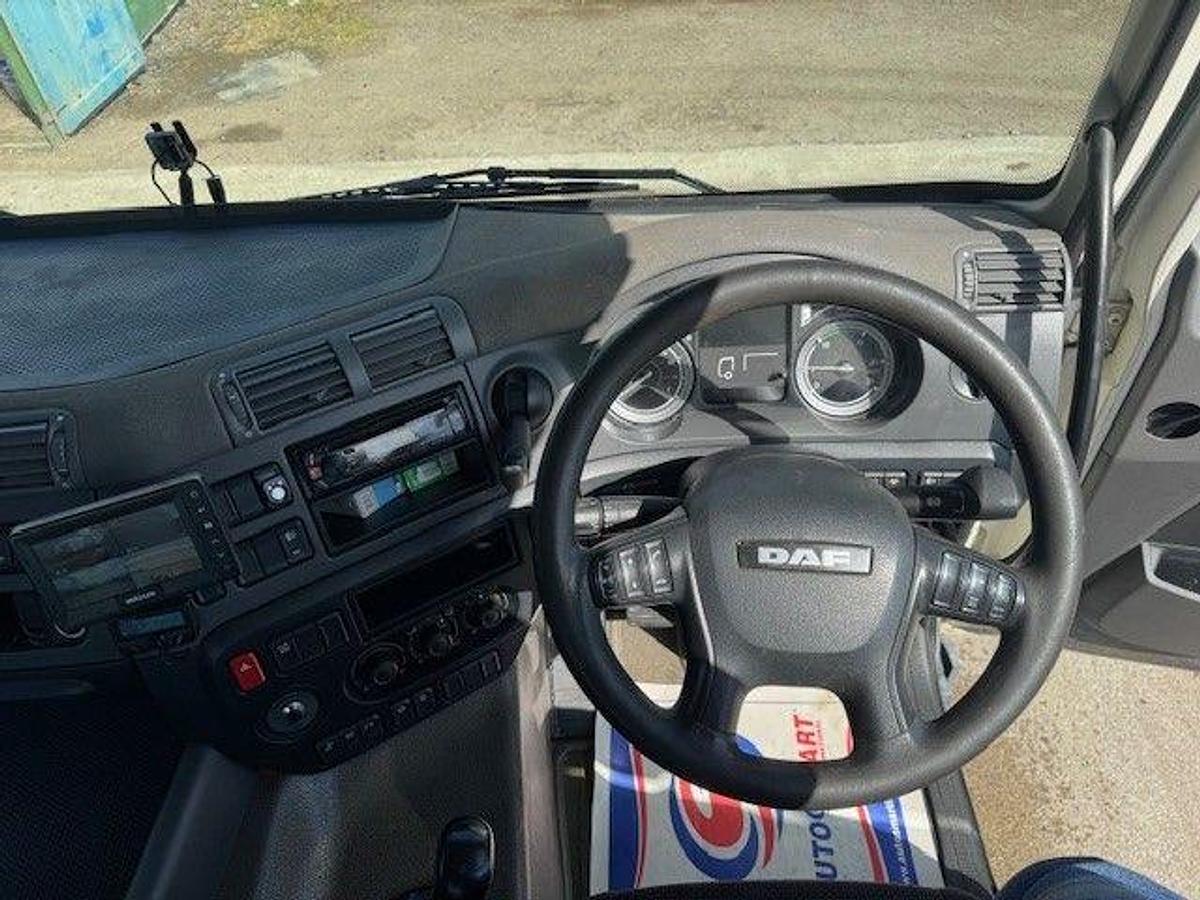 Used 2016 DAF CF400 8x4 Hookloader