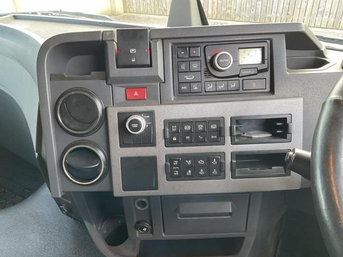 Used 2015 Renault T460 6x2 Tractor Unit