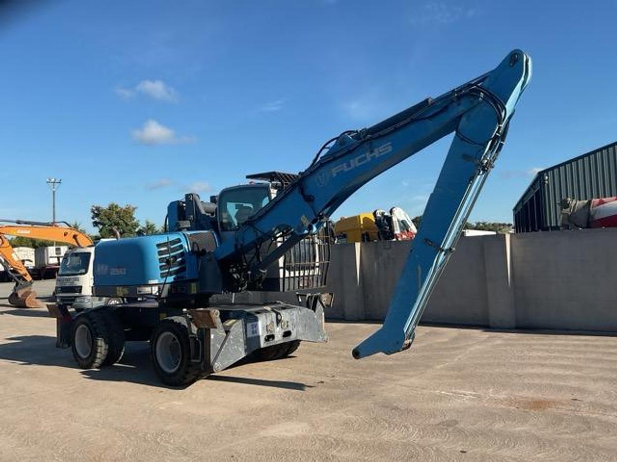 Used 2015 Terex Fuchs MHL250 Material Handler