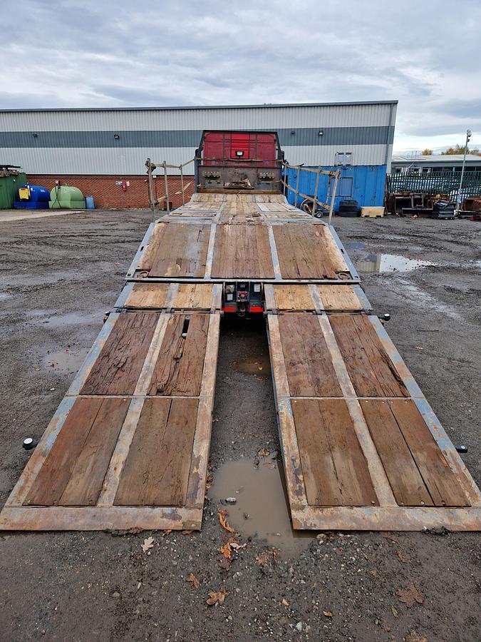 Used 2018 (18) Mercedes Arocs 3240 8x2 Rearlift Beavertail