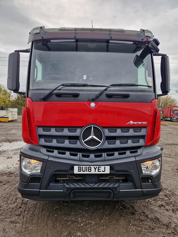 Used 2018 (18) Mercedes Arocs 3240 8x2 Rearlift Beavertail