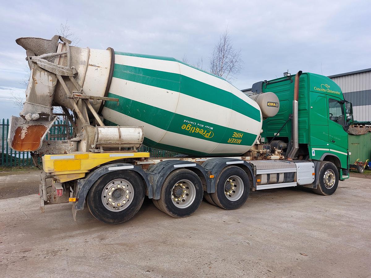 Used 2017 Volvo FH TRIDEM MIXER