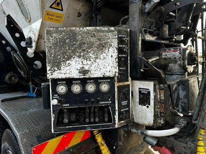 Used 2015 Renault K460 8x4 Volumetric Mixer