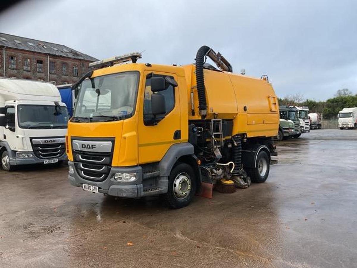 Used 2020 DAF LF220 4x2 Johnston V65T Road Sweeper