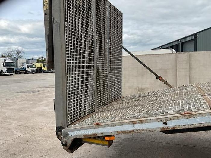 Used 2017 DAF CF330 6x2 Rear Lift Beavertail