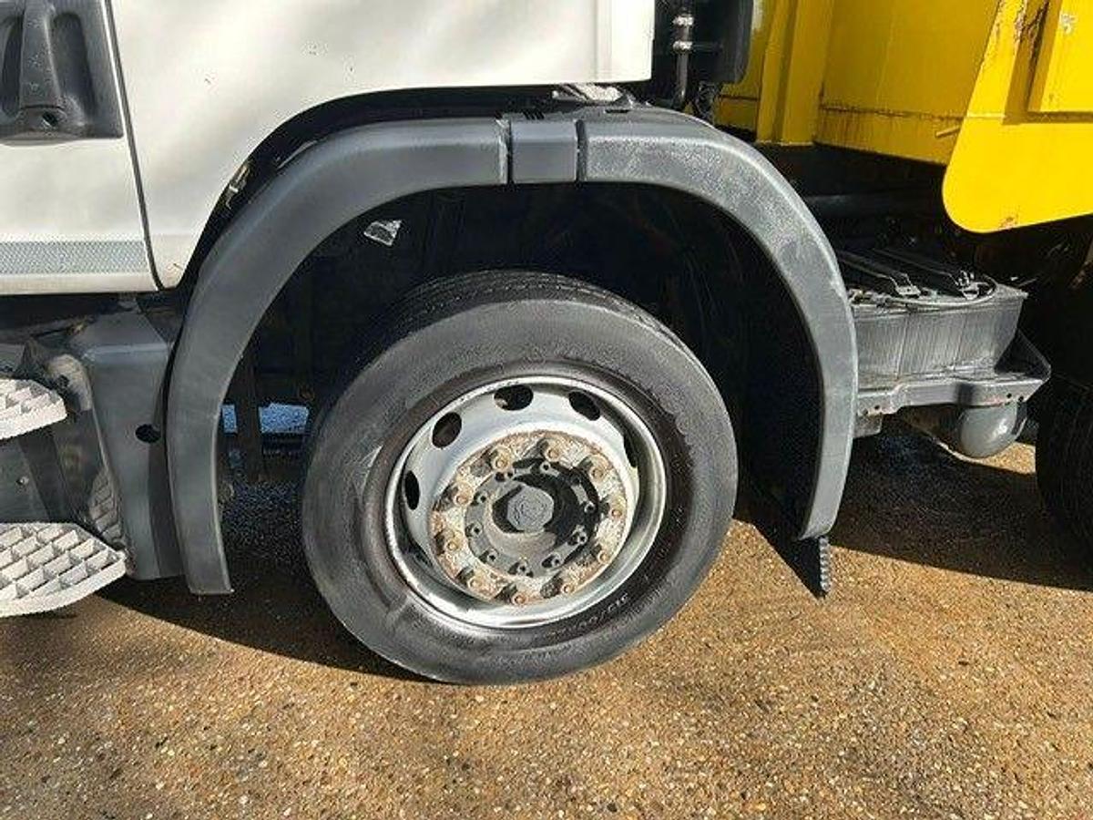 Used 2015 (15) Scania P320 8x2 Rearlft Dropside Flatbed