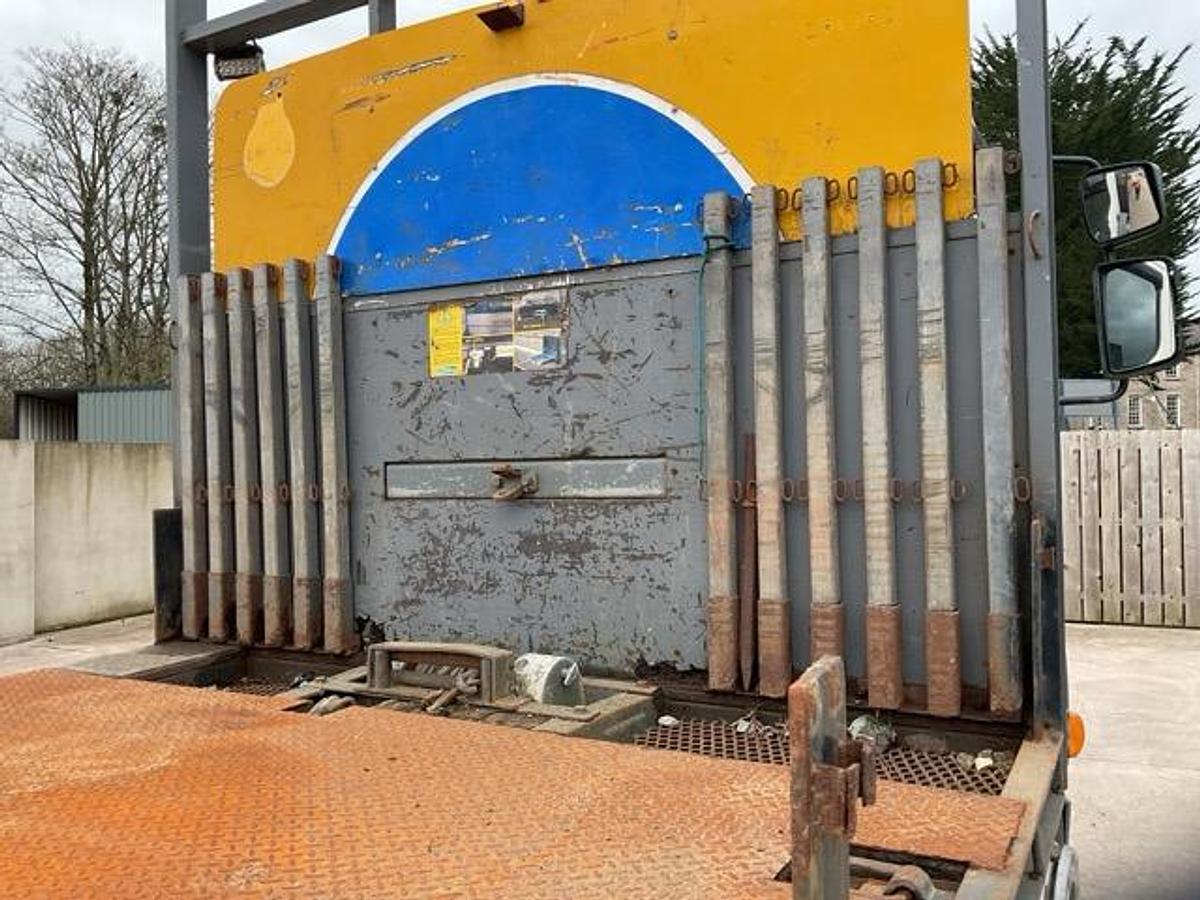 Used 2010 DAF LF55.220 4x2 Beavertail