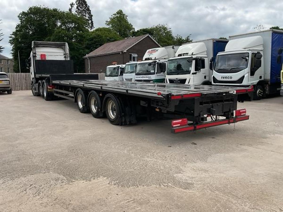 Used 2016 Cartwright Tri Axle Stepframe Flat Trailer