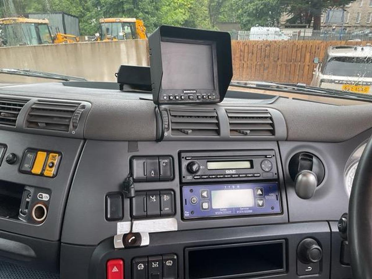 Used 2016 DAF CF400 8x4 Steel Tipper Grab