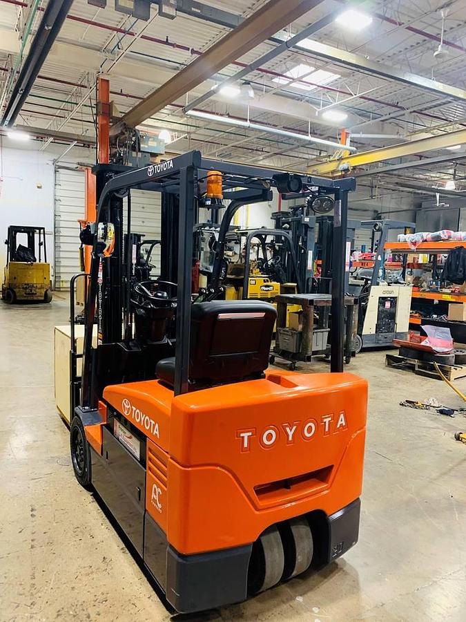 Toyota 7FBEU20 – rear counterweight opposite side angle – CSA certified – reconditioned electric forklift – Brampton ON