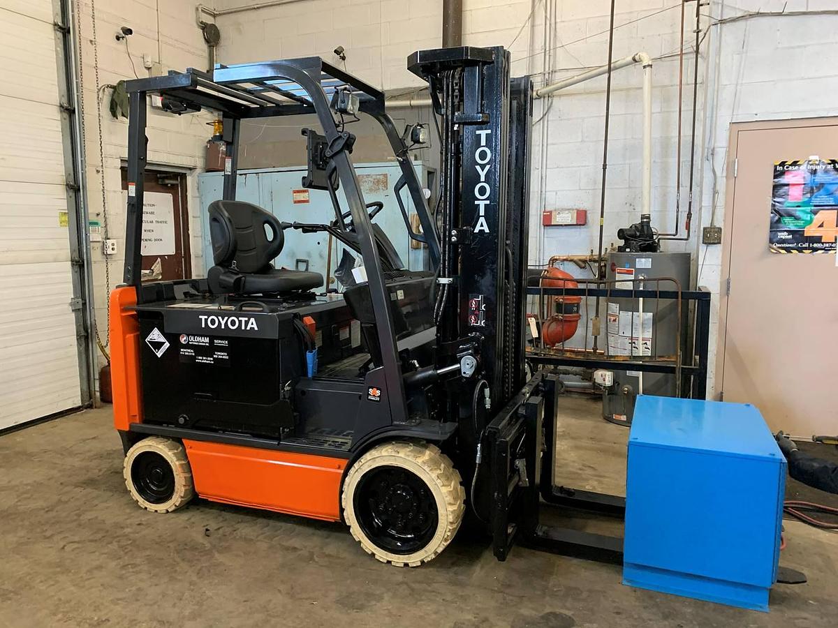 Toyota 8FBCU30 CSA electric forklift Brampton 6000 lb 187” triple mast clamp-ready LP-to-electric conversion