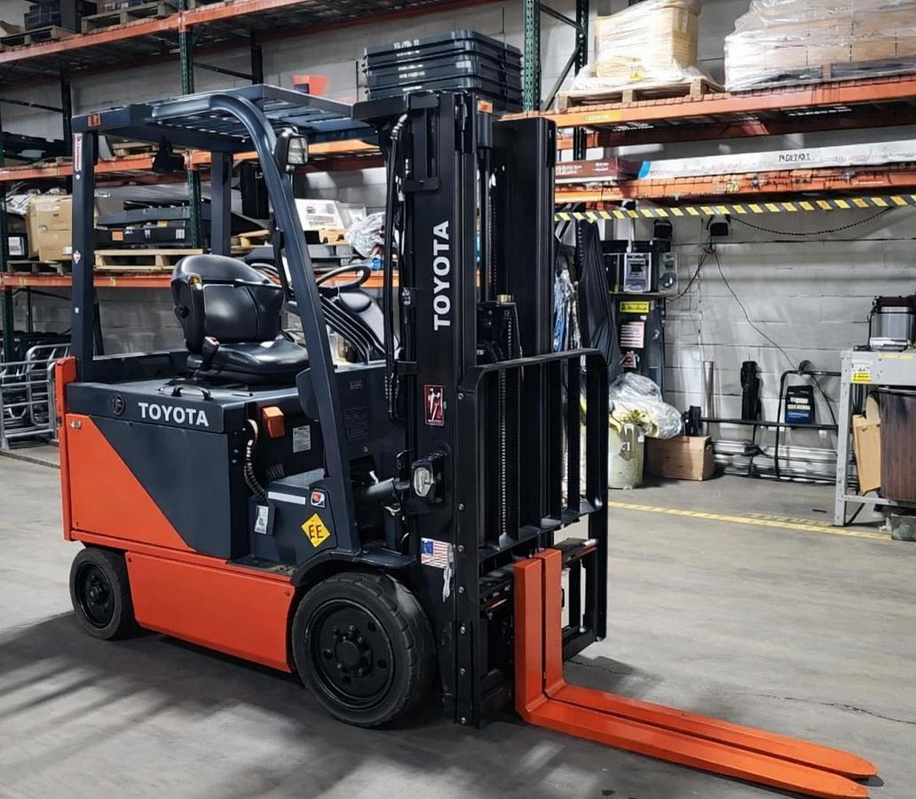 2018 Toyota 8FBCHU25 EE rated forklift opposite side angle view 83 189 mast"