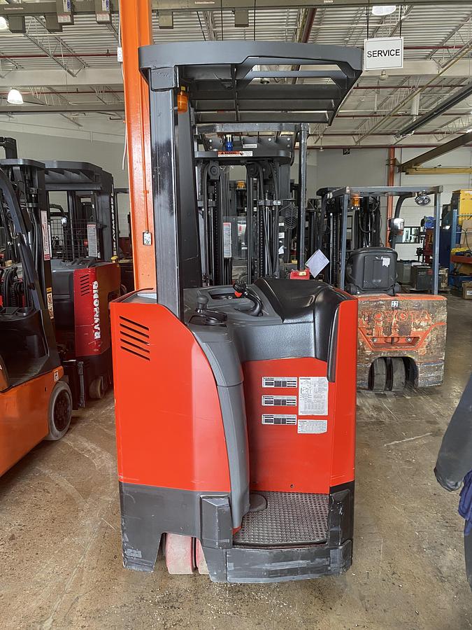 Used Refurbished 2011 Raymond 425‑C40TT Dockstocker – 4,000 lb, 188" Triple Mast, Side Shift, Non‑Marking Tires, 36V Electric, CSA Certified, Brampton ON