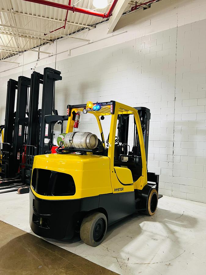 Hyster S120FT – rear angle – counterweight, propane tank mount, and cushion tires – CSA propane forklift – Brampton ON