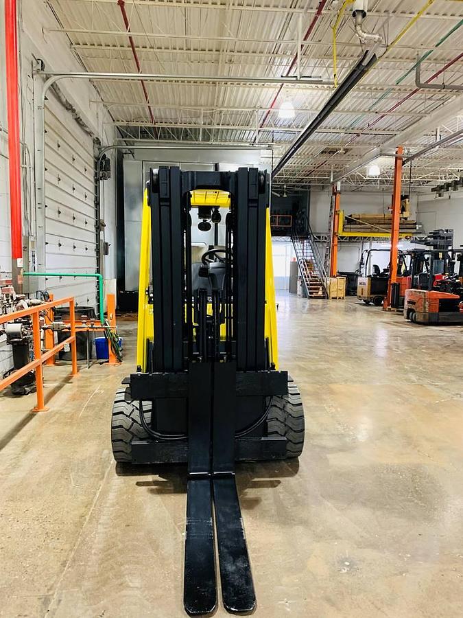 Front View of Mast with 72" forks