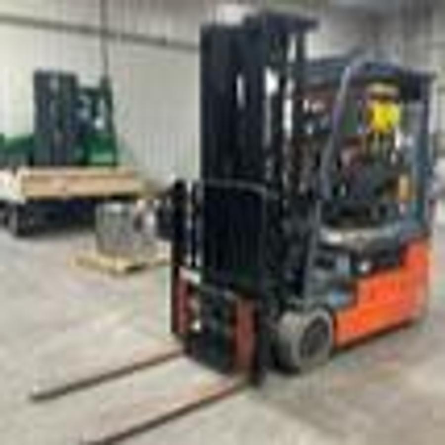 2023 Toyota 8FBE20U front angle — 4,000 lb 3‑wheel electric forklift with 258” quad mast and cushion tires