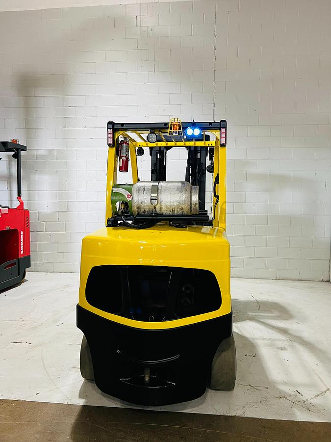 Hyster S120FT – direct rear view – counterweight, LED lighting, and cushion tires – CSA-certified LPG forklift – Brampton ON