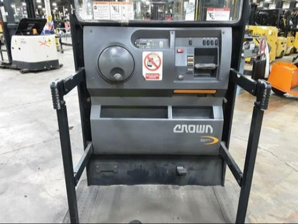 Crown SP3530-30 – operator platform view – side-stance controls, harness points, and safety decals – CSA stand-up picker – Brampton ON