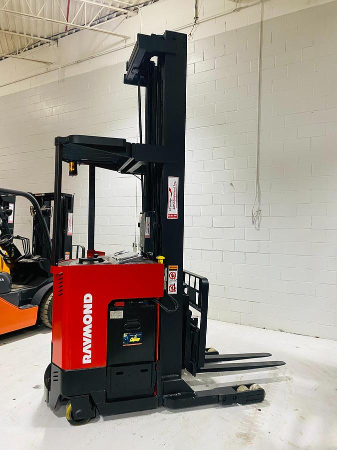 Budget Raymond EASIR40TT reach truck — 4,000 lb capacity, 301” mast, 36V electric, side shift.