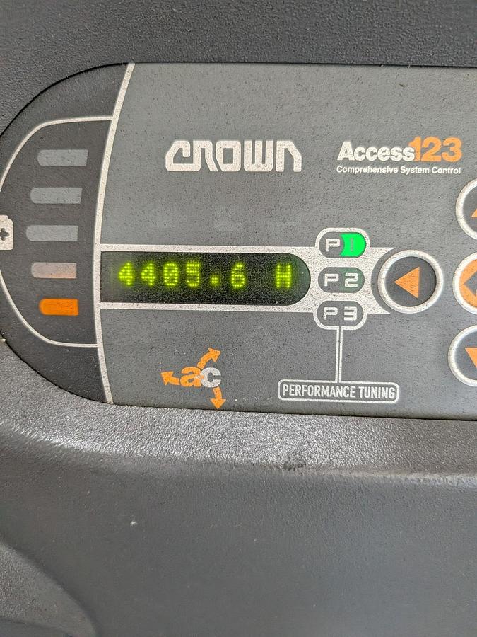 2020 Crown SP3520‑30 hour meter – 4,405.6 verified operating hours – CSA‑certified electric order picker