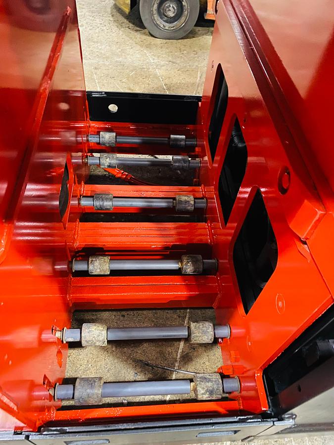 Raymond 550-OPC30TT WG – close-up of battery bay – terminals and charger cables – CSA/MOL certified electric picker – Brampton ON