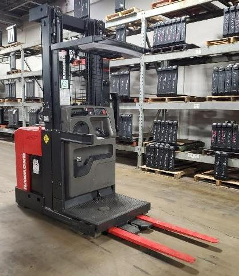 Side profile of 2020 Raymond EE‑rated OPC30TT order picker with 240" TSU mast