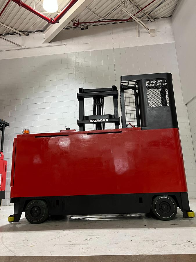 Raymond SL60TN – rear view – operator platform, steering console, and battery compartment – CSA/MOL certified sideloader – Brampton ON