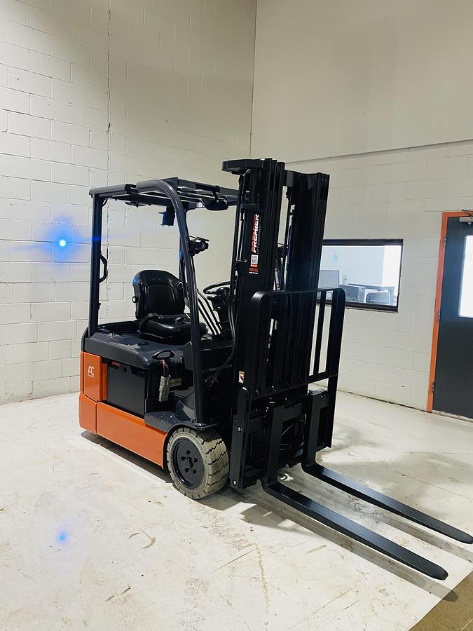 Refurbished 2020 Toyota 8FBE20U | 4,000 lb | 189” Triple Mast | 36V Electric | Side‑Shift | Cushion Tires | Narrow‑Aisle 3‑Wheel